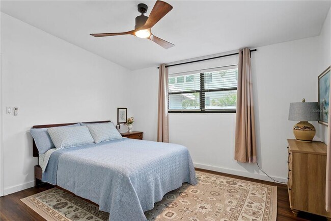 Building Photo - 2407 S Lois Ave