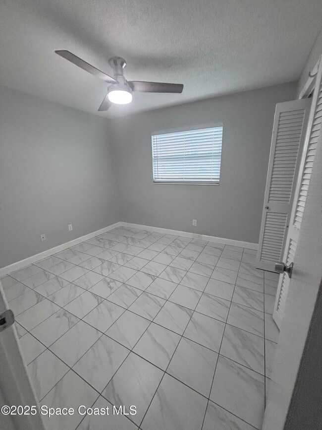 Building Photo - 465 Sundoro Ct