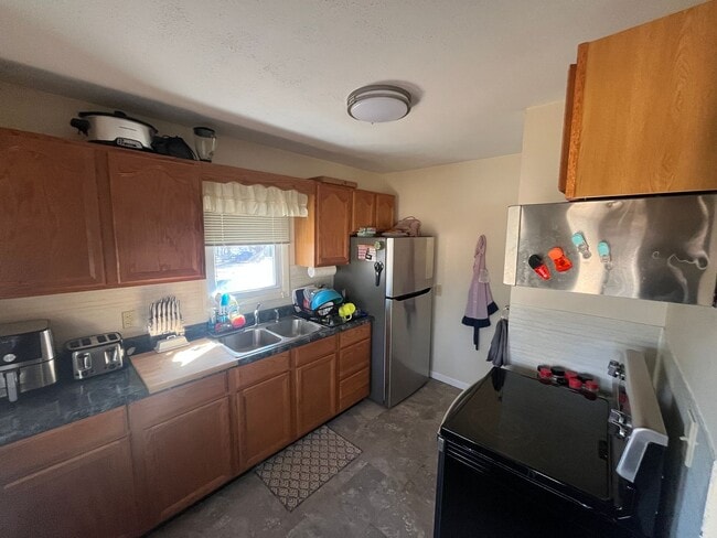 Building Photo - 265 View St