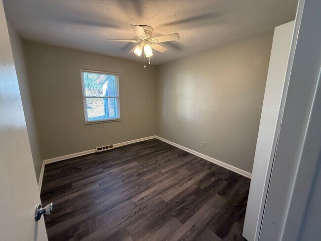 Building Photo - 26940 Mosbaugh Rd