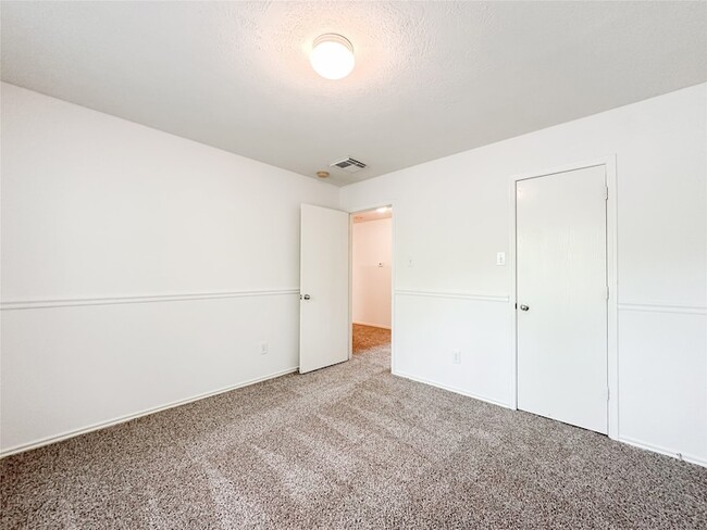 Building Photo - 11 Orion Star Ct