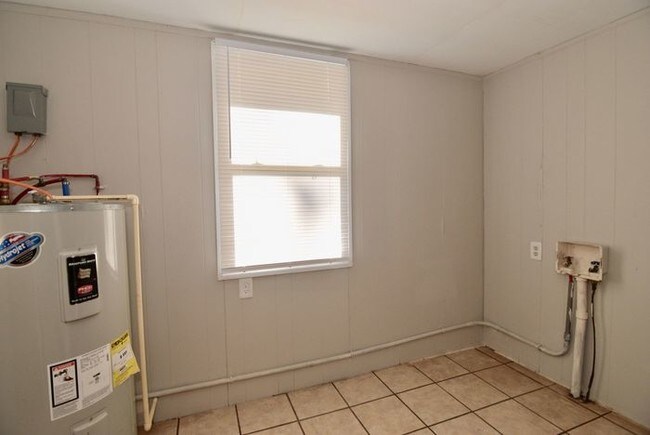 Building Photo - All-Electric 2 Bedroom Duplex - Section 8 OK