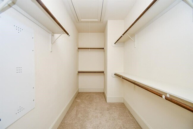 Building Photo - 716 Nicholson St