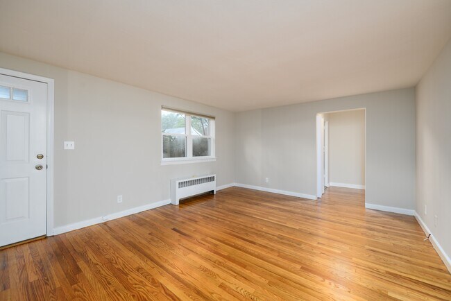 Building Photo - 66 Manor Dr