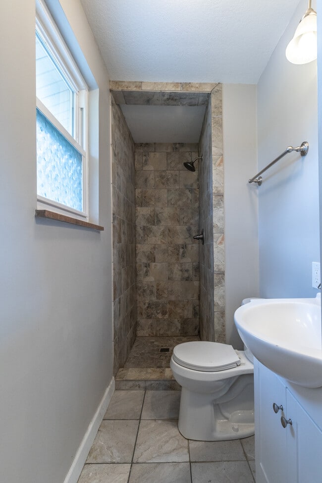 Building Photo - 2344 Alice Bell Rd