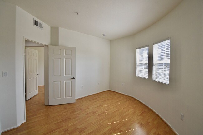 Building Photo - 5500 Bonner Ave