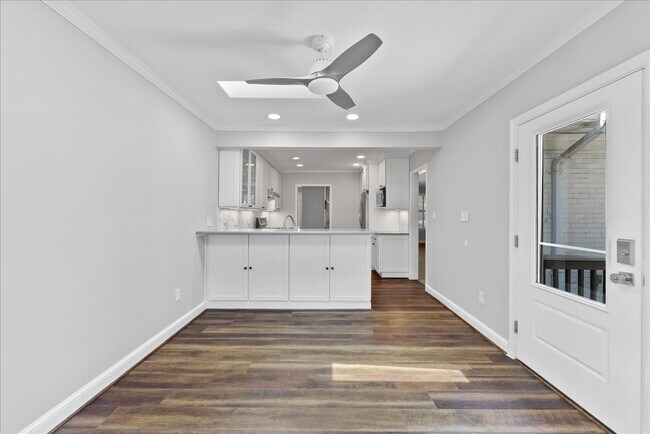 Building Photo - "Charming 4-Bed Retreat with Granite Kitch...