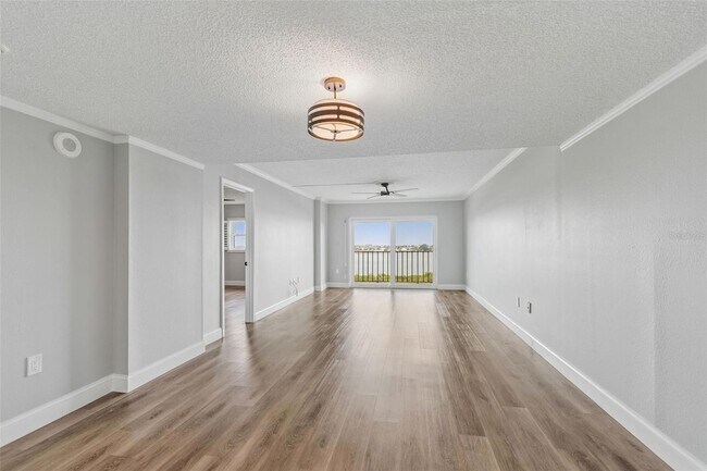 Building Photo - 7050 Sunset Dr S