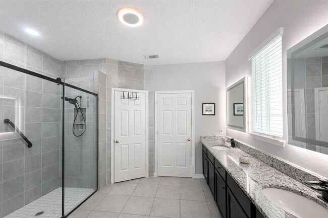 Building Photo - 4054 Pindo Palm Ln