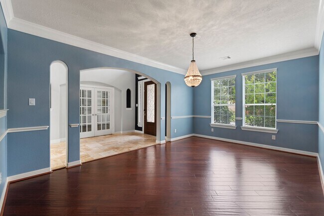 Building Photo - Spacious 6-Bedroom Rental with Game Room, ...