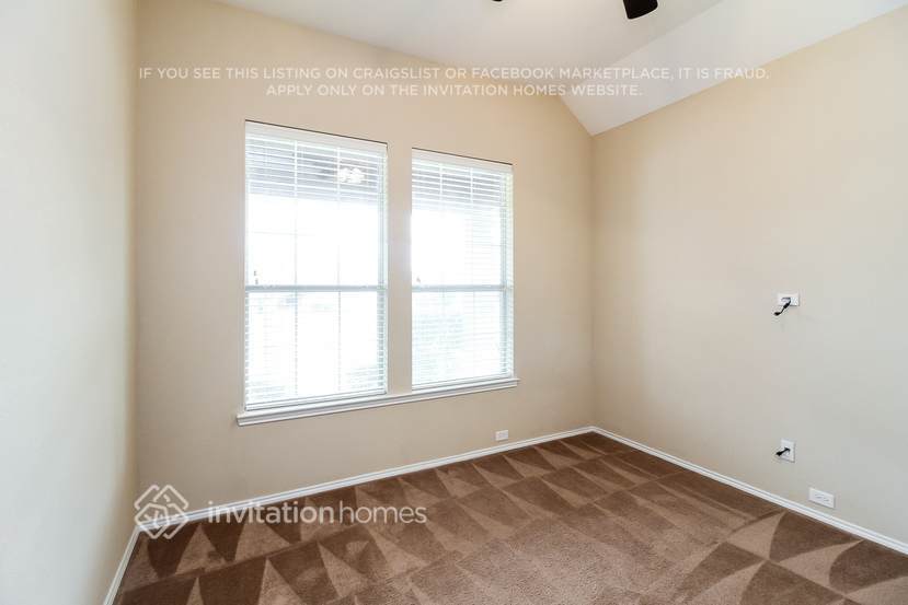 Building Photo - 15453 Yarberry Dr