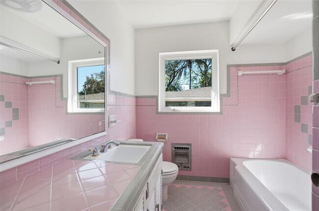 Building Photo - 2812 N Munro St