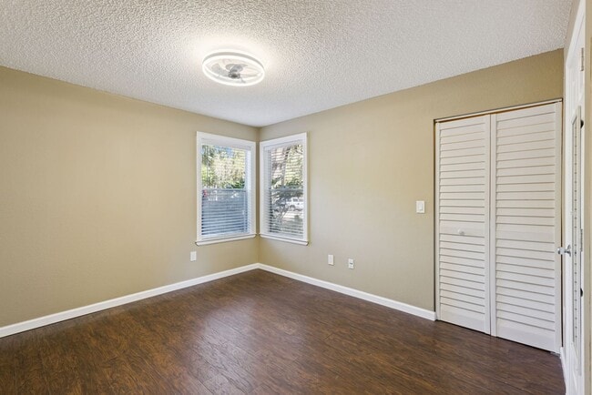 Building Photo - 2532 Grassy Point Dr