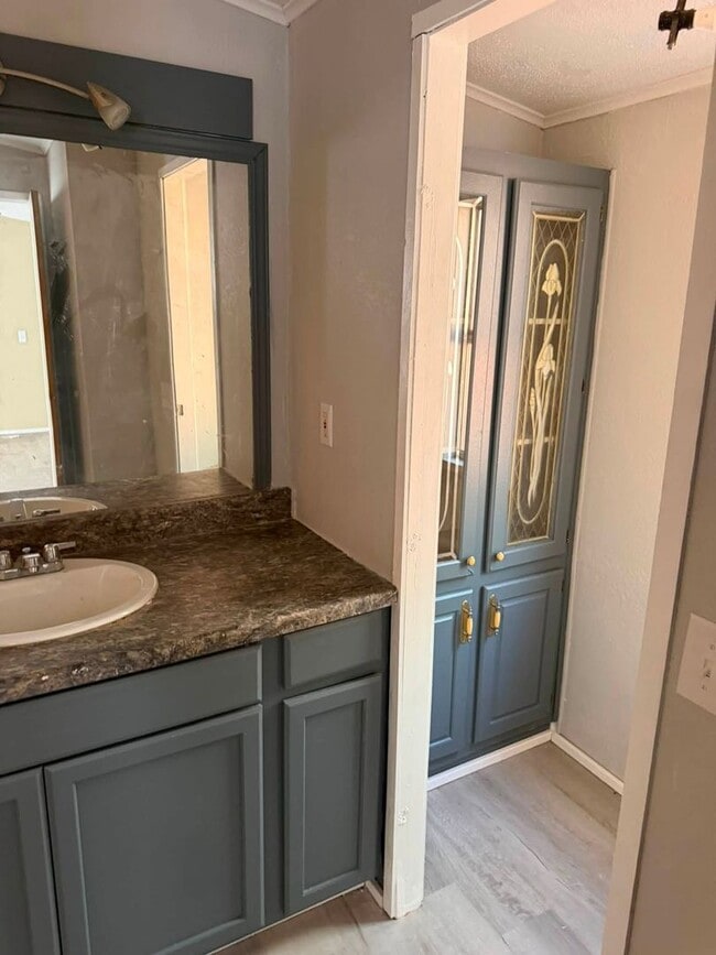 Building Photo - Newly Remodeled 2BD/2BA Trailer home $1450 a month, available 8/15 for year-long lease