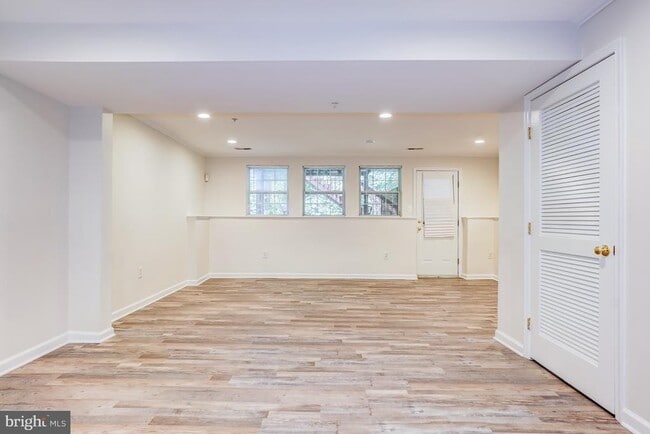 Building Photo - 4302 Day Lily Dr