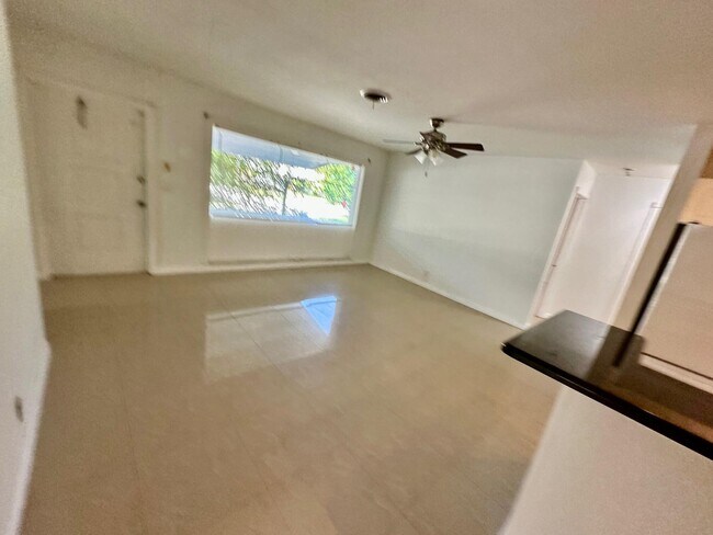 Building Photo - 308 SE 12th St