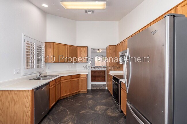 Building Photo - 30725 N Royal Oak Way