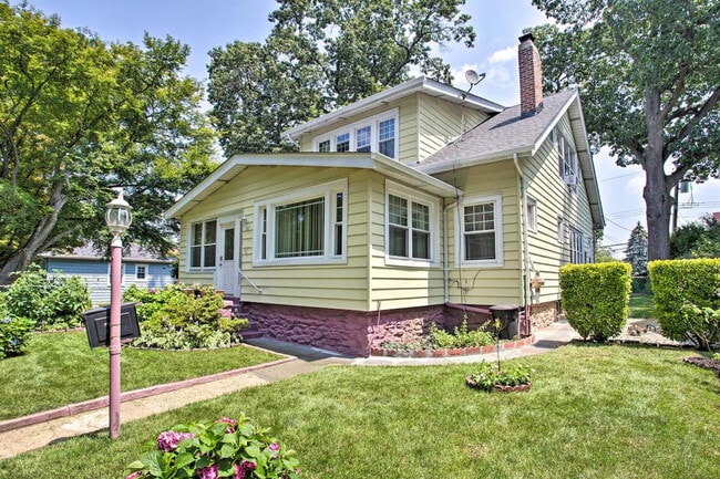 Building Photo - 52 Lewis Pkwy