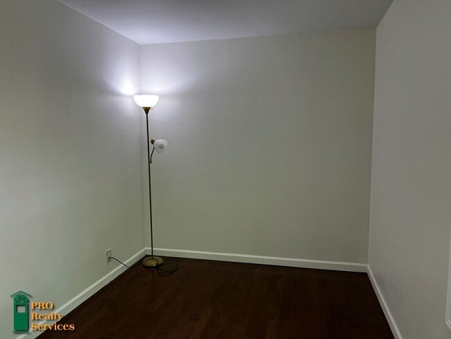 Building Photo - 3 Bedroom Bungalow in St. Louis Park