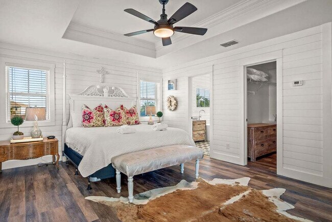 Building Photo - 707 Parkplace-SI ID1036727P