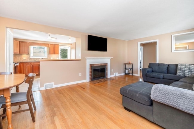 Building Photo - 257 Winton St