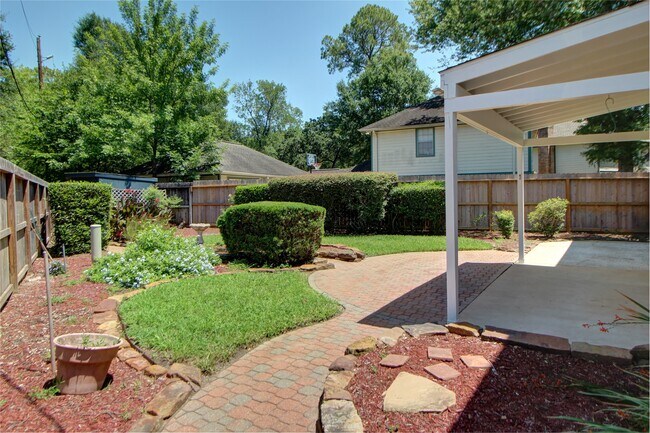 Building Photo - 12118 Double Tree Dr