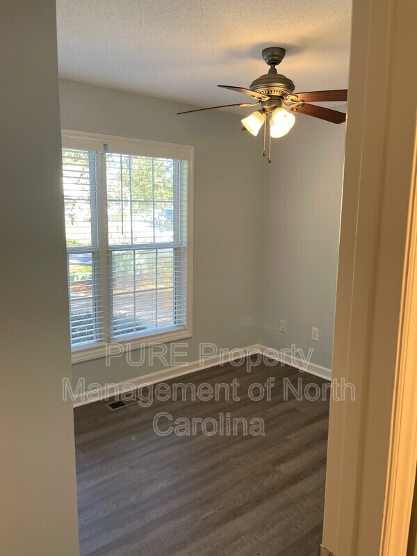 Building Photo - 1044 Amber Acres Ln