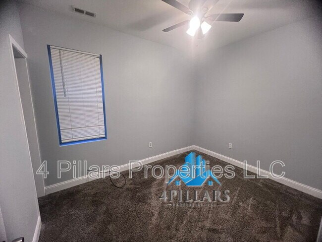 Building Photo - 1311 E Columbus Dr