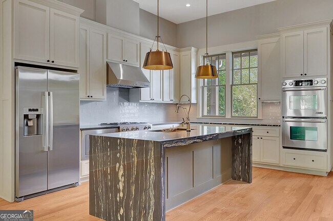 Building Photo - 10659 Serenbe Ln