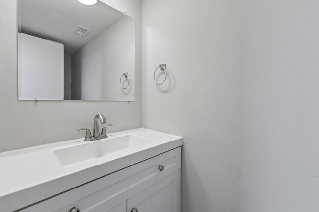 Building Photo - Beautifully remodeled two-level townhouse located in the desirable Irongate Community,