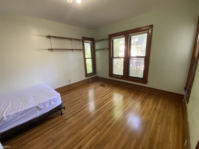 Building Photo - 8 br, 3 bath House - 503 E Ann St 503 East...