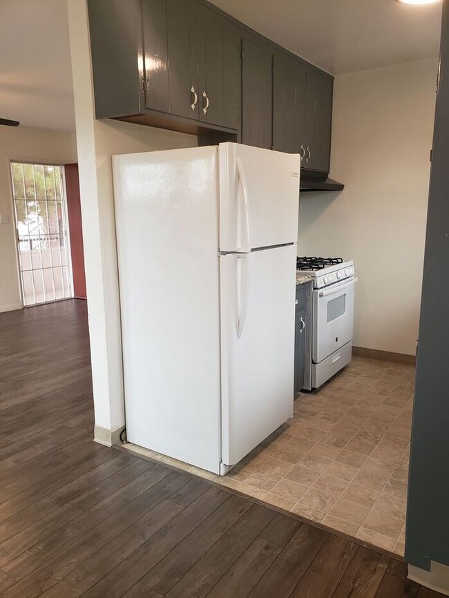 Building Photo - MOVE-In Special-Spacious La Mesa 2BR/1BA e...