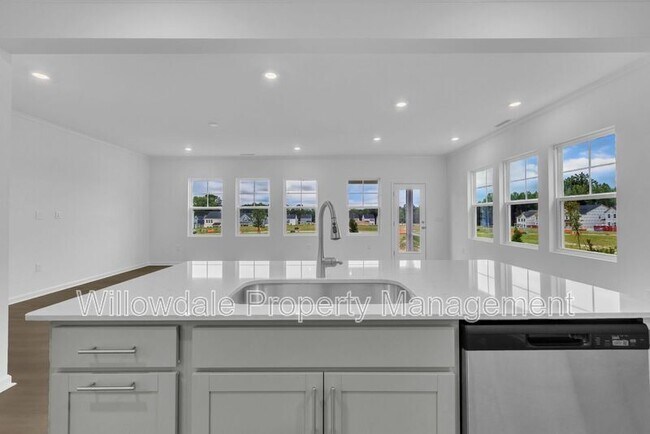 Building Photo - 749 Swim Cave Ln