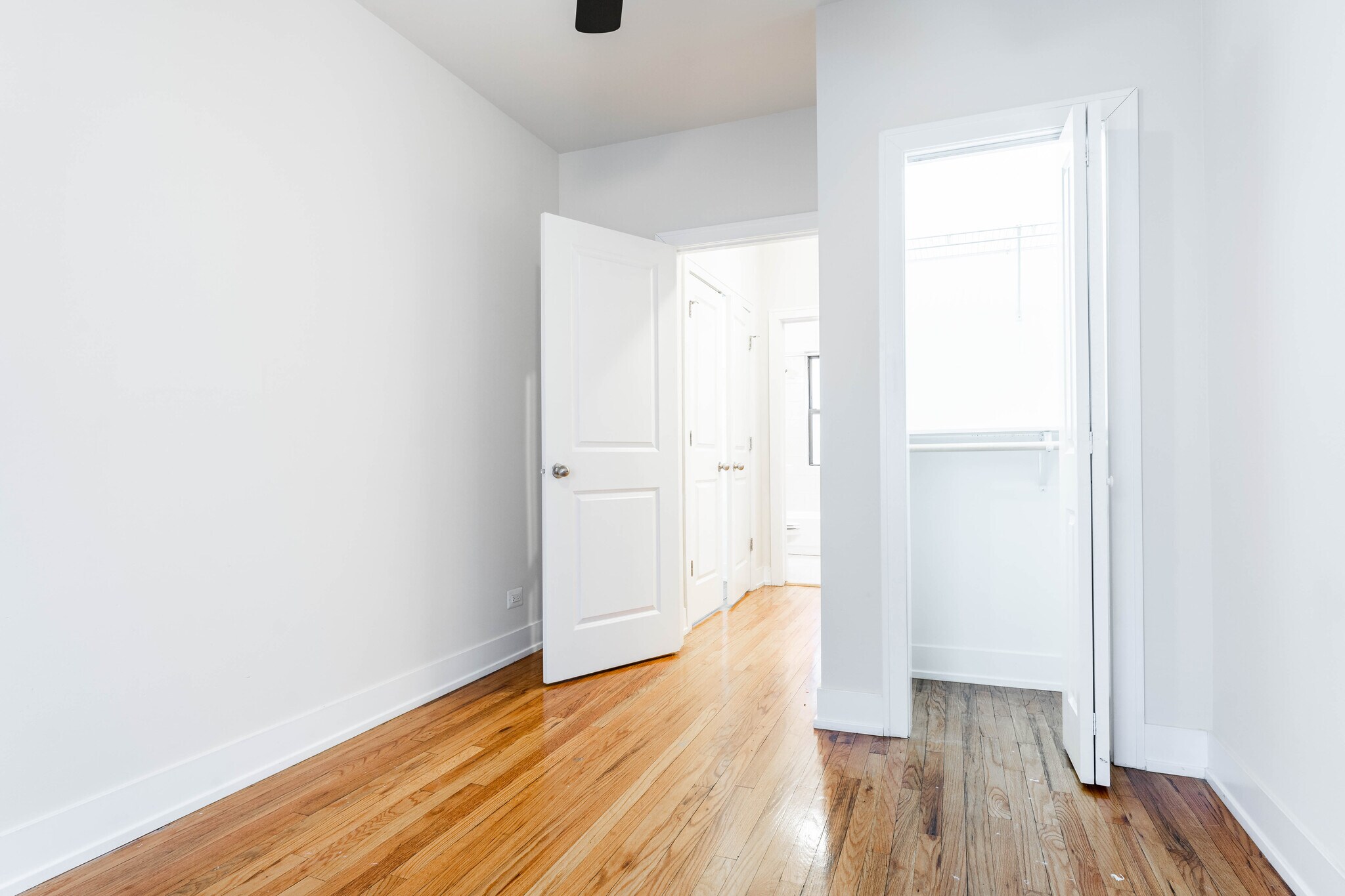 Building Photo - 627 W Melrose St