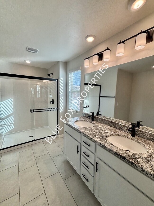 Building Photo - 1048 E Descent St