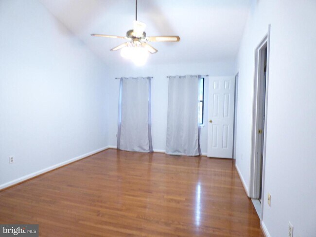 Building Photo - 6634 Westbury Oaks Ct