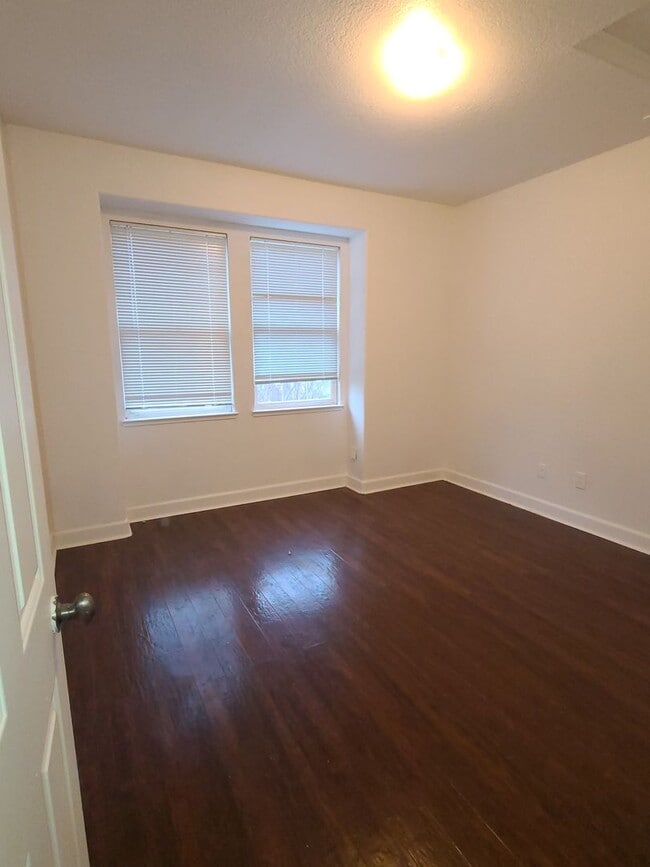 Building Photo - Beautiful Tri-Level Home in Hercules