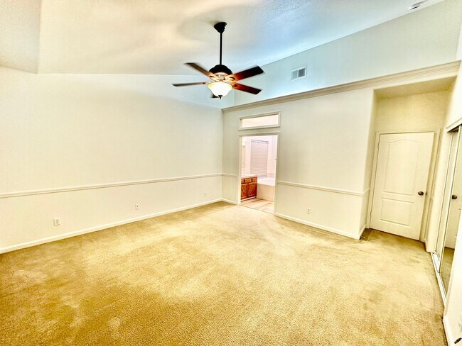 Building Photo - North Clovis 3/2 Near Buchanan Education C...