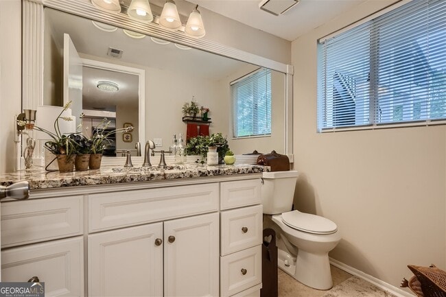 Building Photo - 15 Little Silver Ct