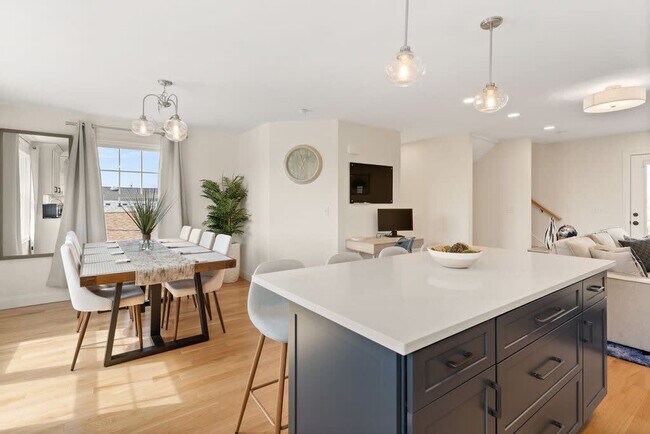 Building Photo - 74 Island Path