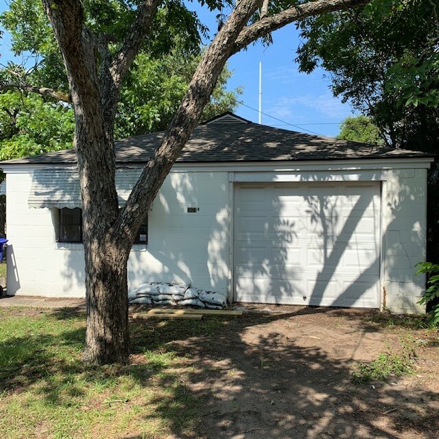 Primary Photo - 3874 Chestnut St