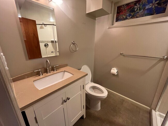 Building Photo - Amazing NE Portland 4Bd + 3Ba ~ House Sola...