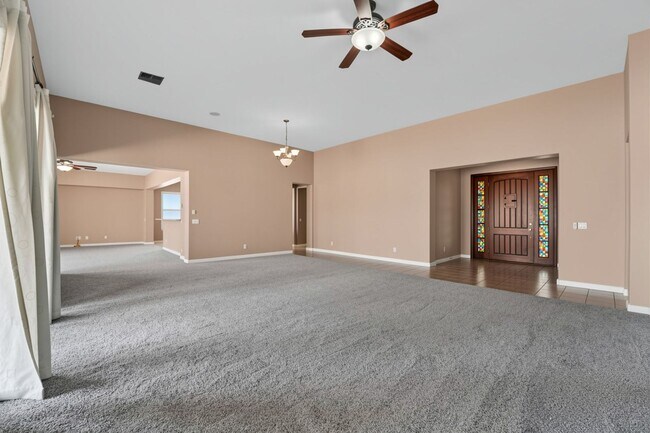 Building Photo - Welcome to this inviting Phoenix Rental - Available!