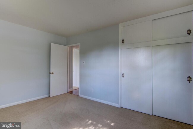 Building Photo - 8120 Drayton Ln