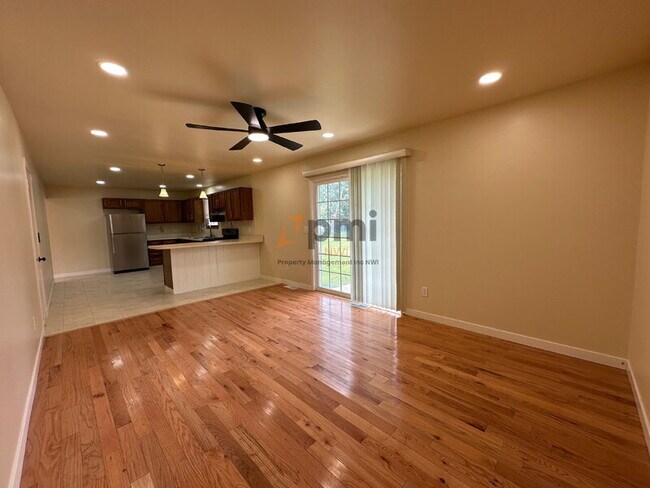Building Photo - 2836 W 63rd Ln