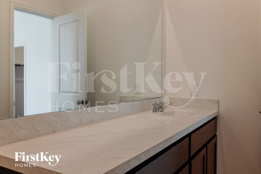 Building Photo - 437 Maple Bnd Ln