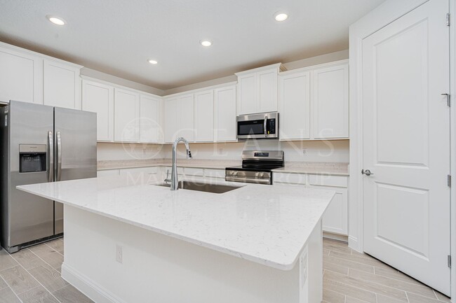 Building Photo - NEWER 4 Bedroom 3 Bath Home in Halifax Pla...