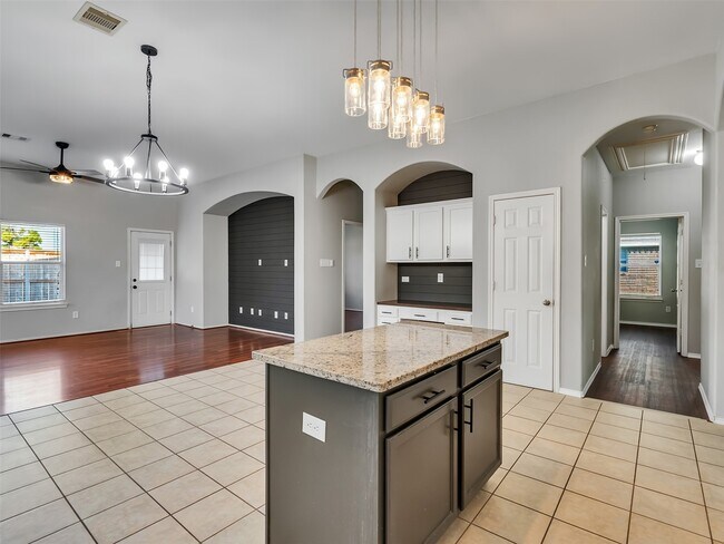Building Photo - 3417 Cypress Village Dr