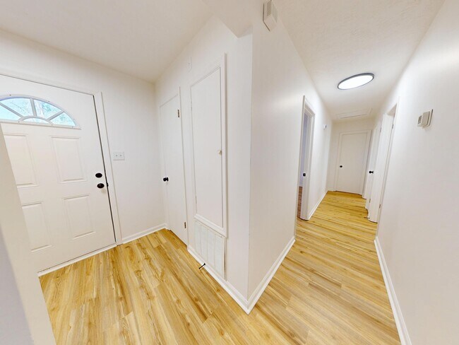 Building Photo - 4072 Melrose Dr