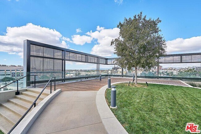 Building Photo - 889 Francisco St